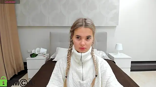 Snapshot of Donna_Evans chatting on 11, 11, 2025 Donna Evans online show from 11, 11, 2025