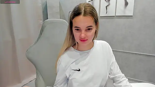 Snapshot of Donna_Evans chatting on 12, 3, 2026 Donna Evans online show from 12, 3, 2026