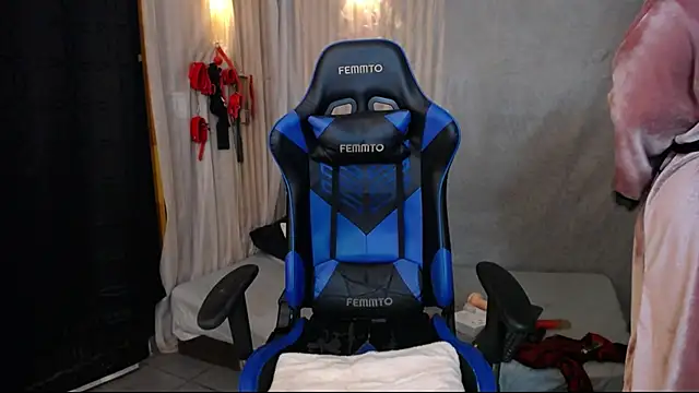 Snapshot of julia_sweet_1 chatting on 3, 3, 2025 julia sweet 1 online show from 3, 3, 2025