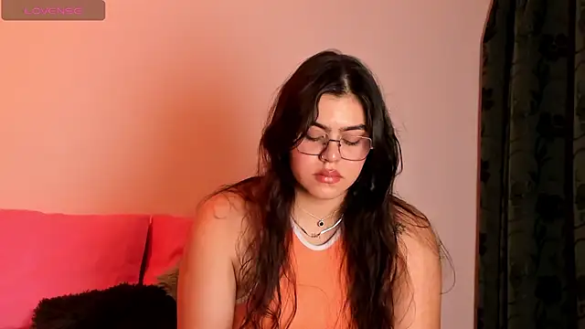 Snapshot of veronica185 chatting on 26, 5, 2026 veronica185 online show from 26, 5, 2026