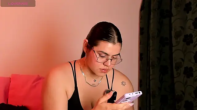 Snapshot of veronica185 chatting on 27, 5, 2026 veronica185 online show from 27, 5, 2026