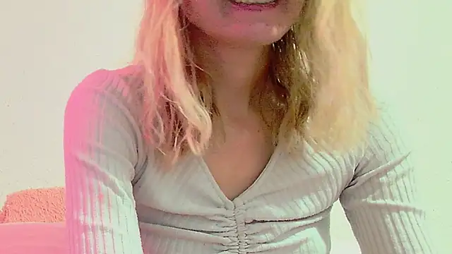 Snapshot of SecretAnni chatting on 8, 12, 2024 SecretAnni online show from 8, 12, 2024