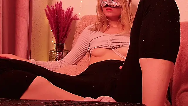 Snapshot of SecretAnni chatting on 25, 12, 2024 SecretAnni online show from 25, 12, 2024