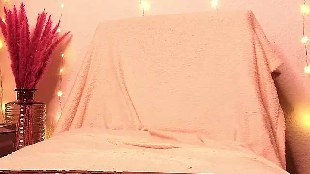 Snapshot of SecretAnni chatting on 5, 1, 2025 SecretAnni online show from 5, 1, 2025