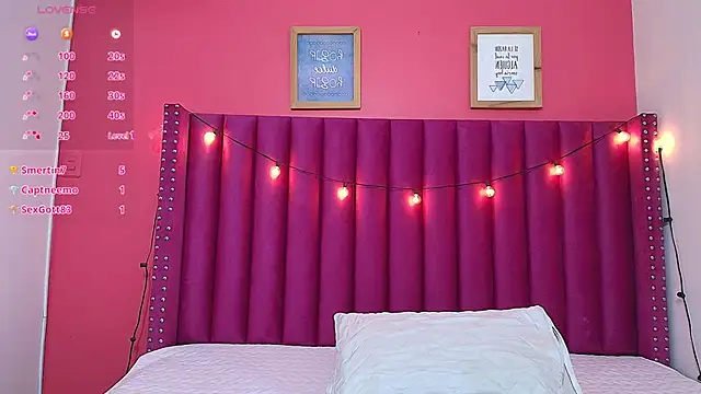 littlee emilyy  online show from 23, 1, 2025