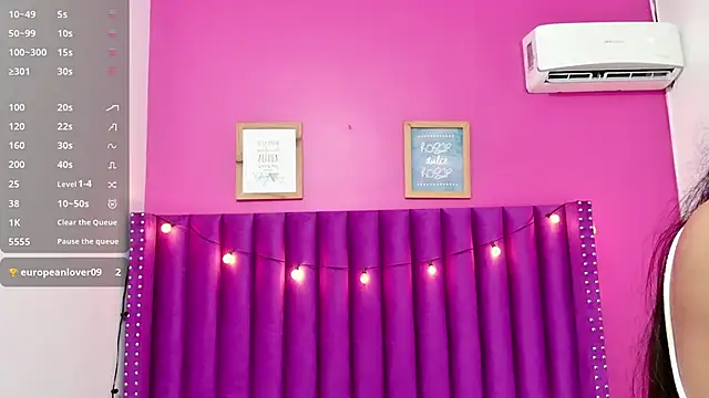 littlee emilyy  online show from 22, 2, 2025