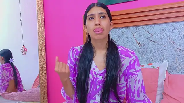 littlee emilyy  online show from 29, 4, 2026