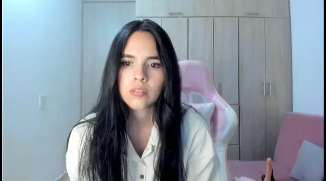 Snapshot of Hana_Zurah chatting on 4, 3, 2025 Hana Zurah online show from 4, 3, 2025