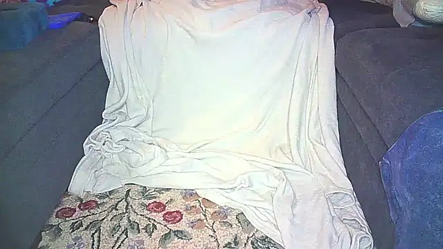 Snapshot of G__u__y chatting on 30, 11, 2025 G u y online show from 30, 11, 2025