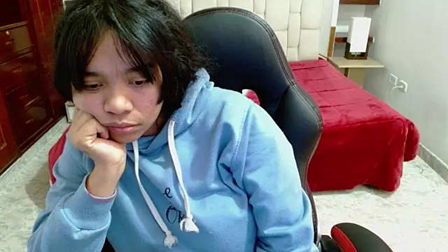 laureentt  online show from 12, 3, 2025