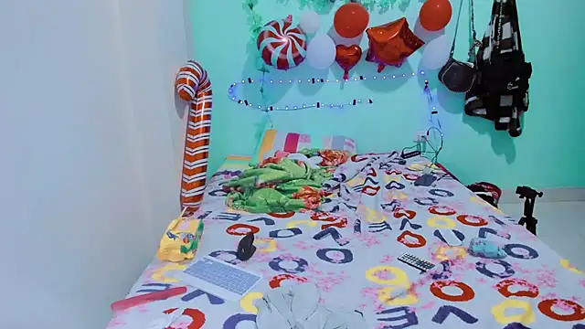 SofiaOlivares online show from 28, 12, 2024