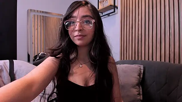 Eva Macalliter online show from 22, 9, 2025