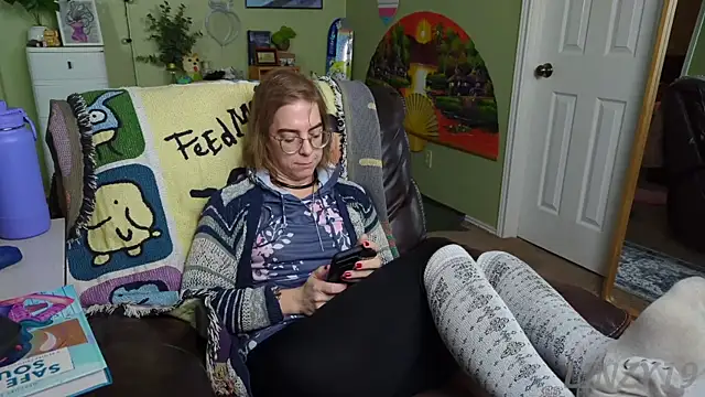 Snapshot of Linzy_19 chatting on 4, 2, 2025 Linzy 19 online show from 4, 2, 2025