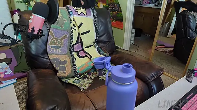 Snapshot of Linzy_19 chatting on 11, 3, 2025 Linzy 19 online show from 11, 3, 2025