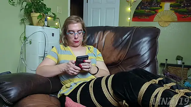 Snapshot of Linzy_19 chatting on 14, 9, 2025 Linzy 19 online show from 14, 9, 2025