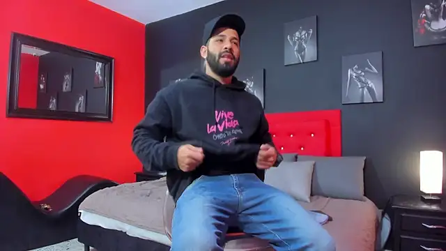 Thiagogomez online show from 14, 10, 2025