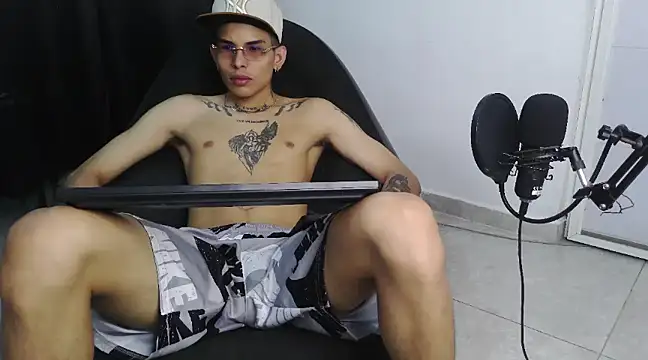 Snapshot of hot_king20 chatting on 25, 2, 2025 hot king20 online show from 25, 2, 2025