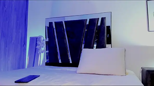 HollyEvanz online show from 28, 9, 2025