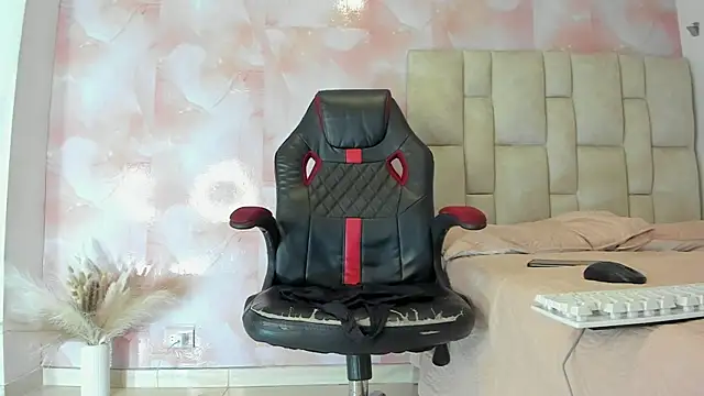 aida rose  online show from 10, 3, 2025