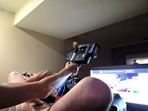 Snapshot of Travislovescum chatting on 27, 10, 2025 Travislovescum online show from 27, 10, 2025