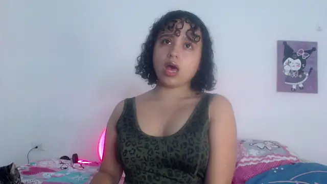 Snapshot of lou_cute chatting on 6, 2, 2025 lou cute online show from 6, 2, 2025