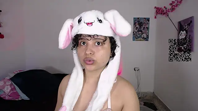 Snapshot of lou_cute chatting on 11, 11, 2025 lou cute online show from 11, 11, 2025