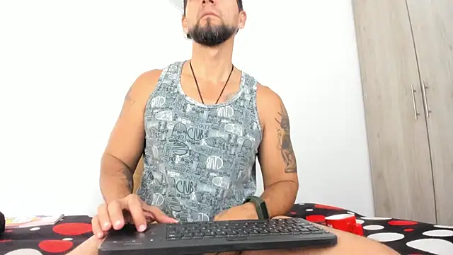 Snapshot of JULESLAKES chatting on 15, 12, 2025 JULESLAKES online show from 15, 12, 2025