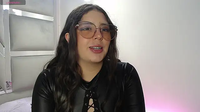 Snapshot of Paola_Lyon_ chatting on 5, 3, 2025 Paola Lyon  online show from 5, 3, 2025