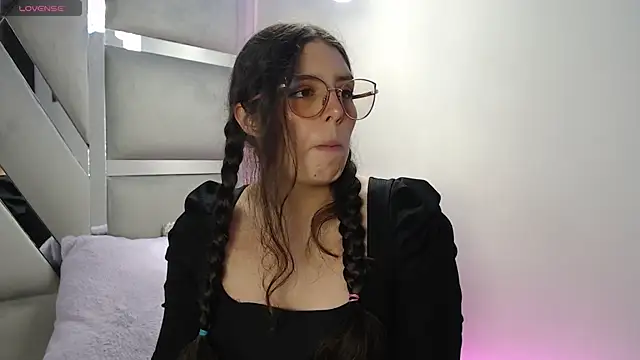 Snapshot of Paola_Lyon_ chatting on 14, 3, 2025 Paola Lyon  online show from 14, 3, 2025
