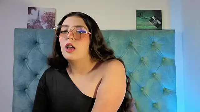 Snapshot of Paola_Lyon_ chatting on 24, 9, 2025 Paola Lyon  online show from 24, 9, 2025