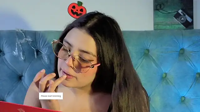 Snapshot of Paola_Lyon_ chatting on 9, 10, 2025 Paola Lyon  online show from 9, 10, 2025
