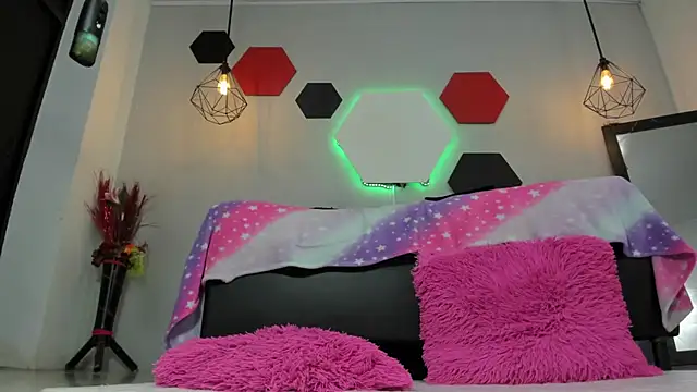 Snapshot of martinaclark chatting on 23, 12, 2025 martinaclark online show from 23, 12, 2025