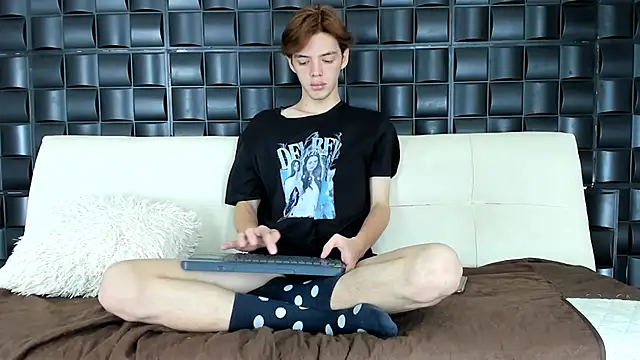 daniel hot03 online show from 16, 3, 2025