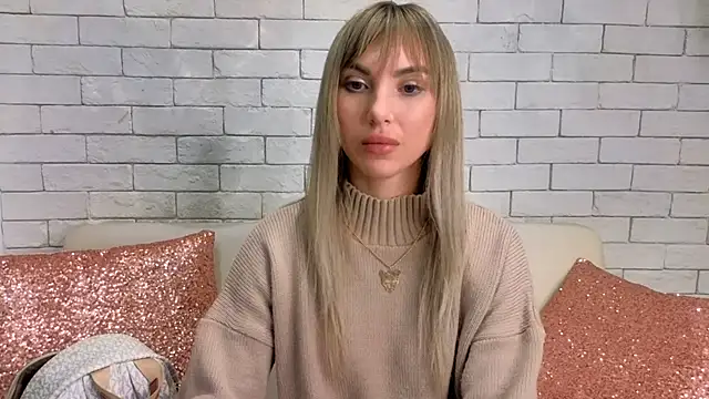 Snapshot of MiaMinx chatting on 3, 2, 2025 MiaMinx online show from 3, 2, 2025