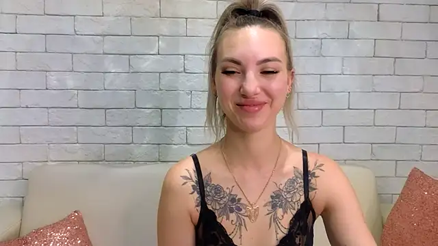 Snapshot of MiaMinx chatting on 6, 2, 2025 MiaMinx online show from 6, 2, 2025