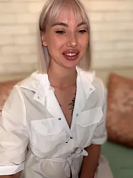 Snapshot of MiaMinx chatting on 15, 10, 2025 MiaMinx online show from 15, 10, 2025