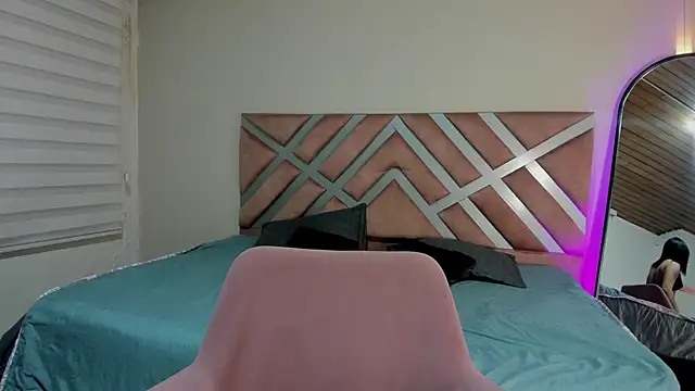 pamela anderson  online show from 22, 1, 2025