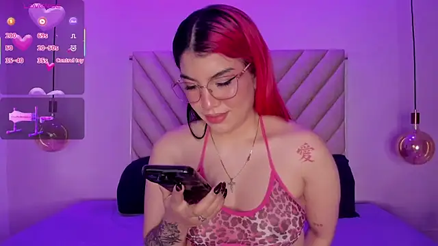 EmmaSwift  online show from 19, 11, 2025