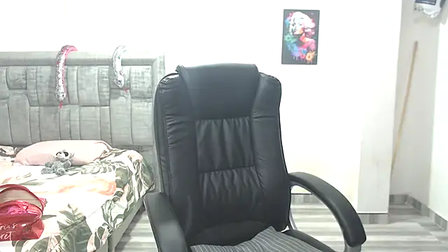 LAURA CRAIZY online show from 10, 1, 2026