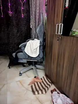 Snapshot of PARI_Hun chatting on 2, 12, 2024 PARI Hun online show from 2, 12, 2024