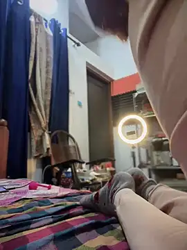 Snapshot of PARI_Hun chatting on 4, 1, 2025 PARI Hun online show from 4, 1, 2025