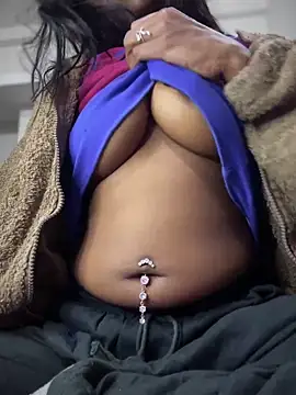 Snapshot of PARI_Hun chatting on 7, 1, 2025 PARI Hun online show from 7, 1, 2025