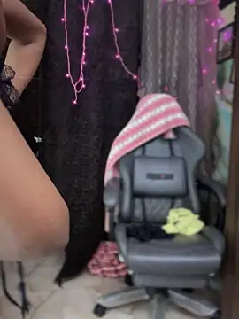 Snapshot of PARI_Hun chatting on 2, 2, 2025 PARI Hun online show from 2, 2, 2025