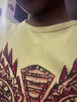 Snapshot of PARI_Hun chatting on 4, 2, 2025 PARI Hun online show from 4, 2, 2025