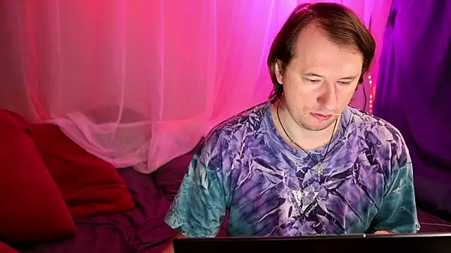 Snapshot of Claudia_and_elon_ chatting on 4, 10, 2025 Claudia and elon  online show from 4, 10, 2025