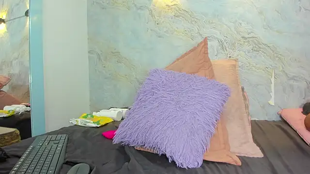 jones maddy  online show from 25, 2, 2025