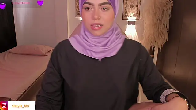 Snapshot of shayla_18 chatting on 12, 11, 2025 shayla 18 online show from 12, 11, 2025