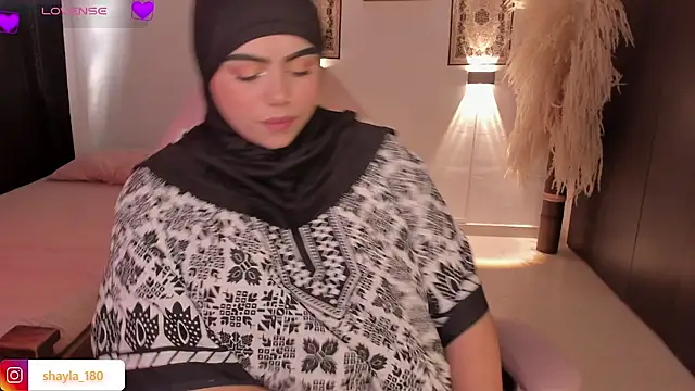 Snapshot of shayla_18 chatting on 22, 11, 2025 shayla 18 online show from 22, 11, 2025