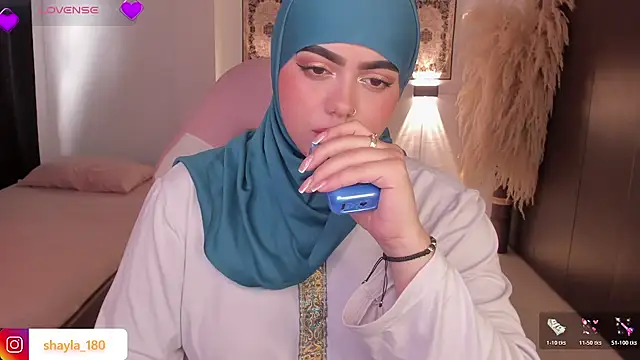 Snapshot of shayla_18 chatting on 27, 11, 2025 shayla 18 online show from 27, 11, 2025