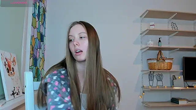 Snapshot of Peggy_Beauty chatting on 28, 9, 2025 Peggy Beauty online show from 28, 9, 2025